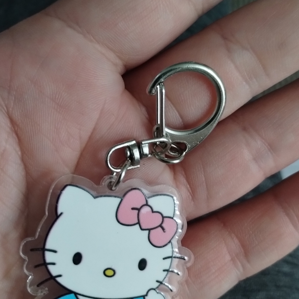 Hello Kitty Keychain - Picture 4 of 4